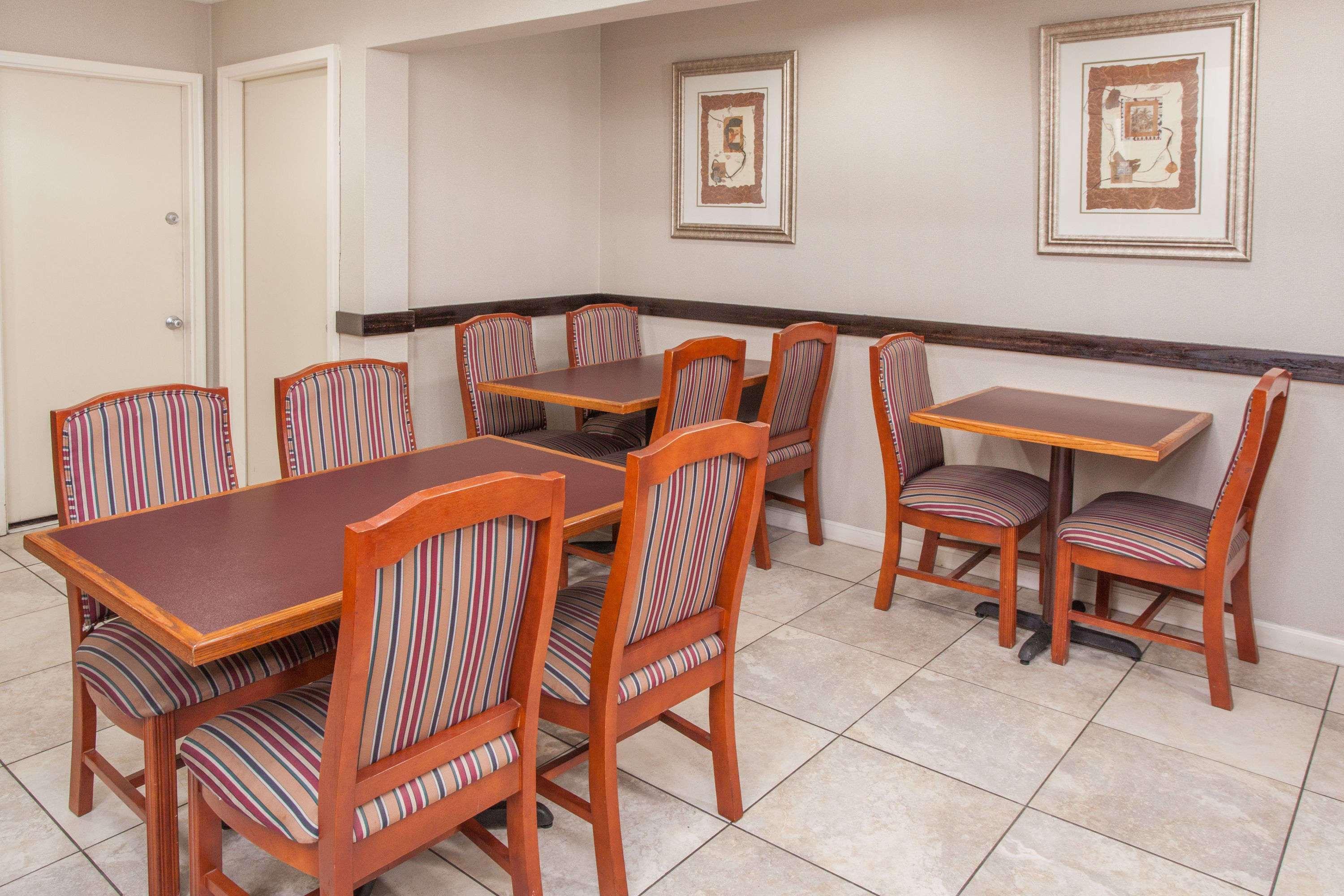 Days Inn By Wyndham Fort Wayne Extérieur photo