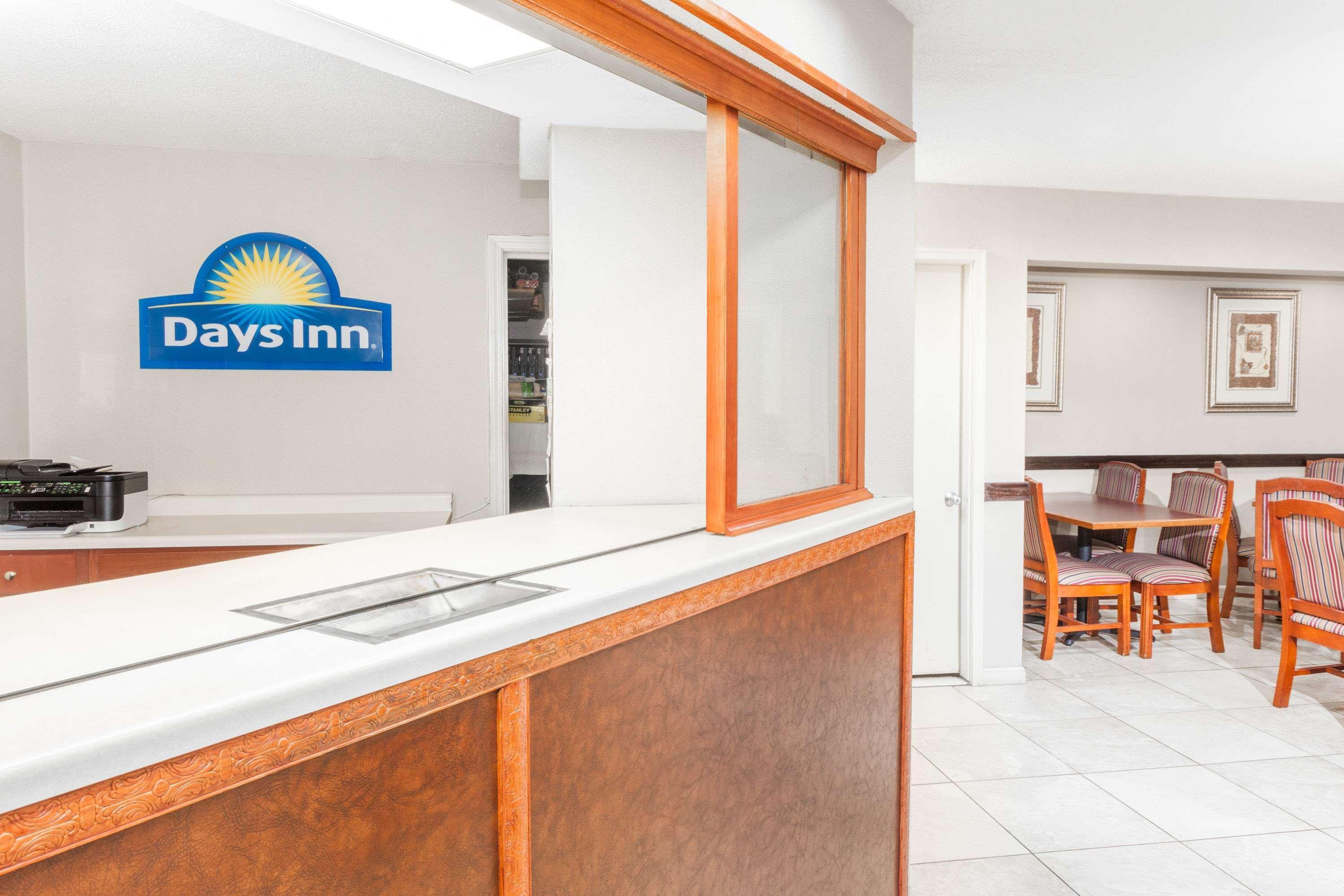 Days Inn By Wyndham Fort Wayne Extérieur photo