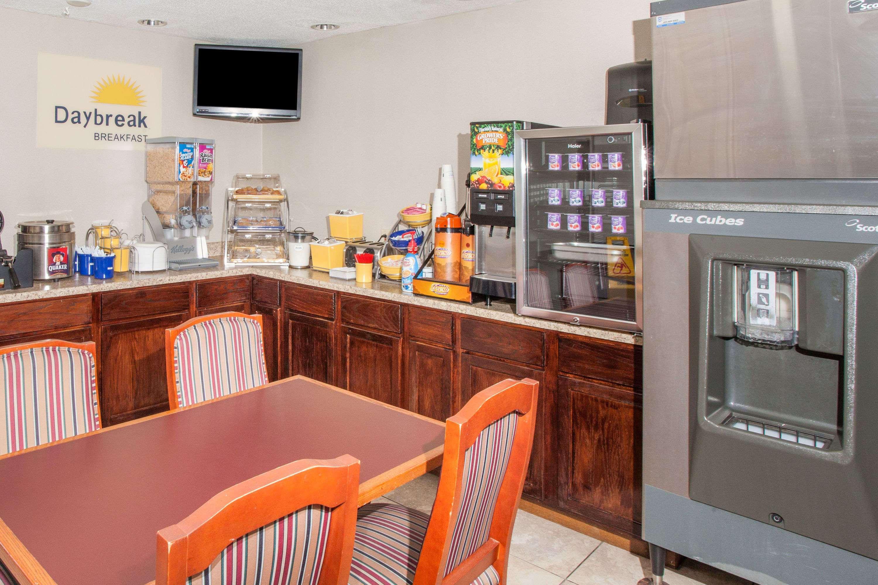 Days Inn By Wyndham Fort Wayne Extérieur photo