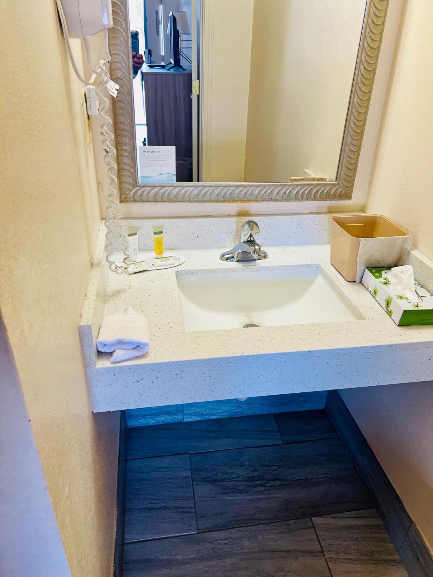 Days Inn By Wyndham Fort Wayne Extérieur photo