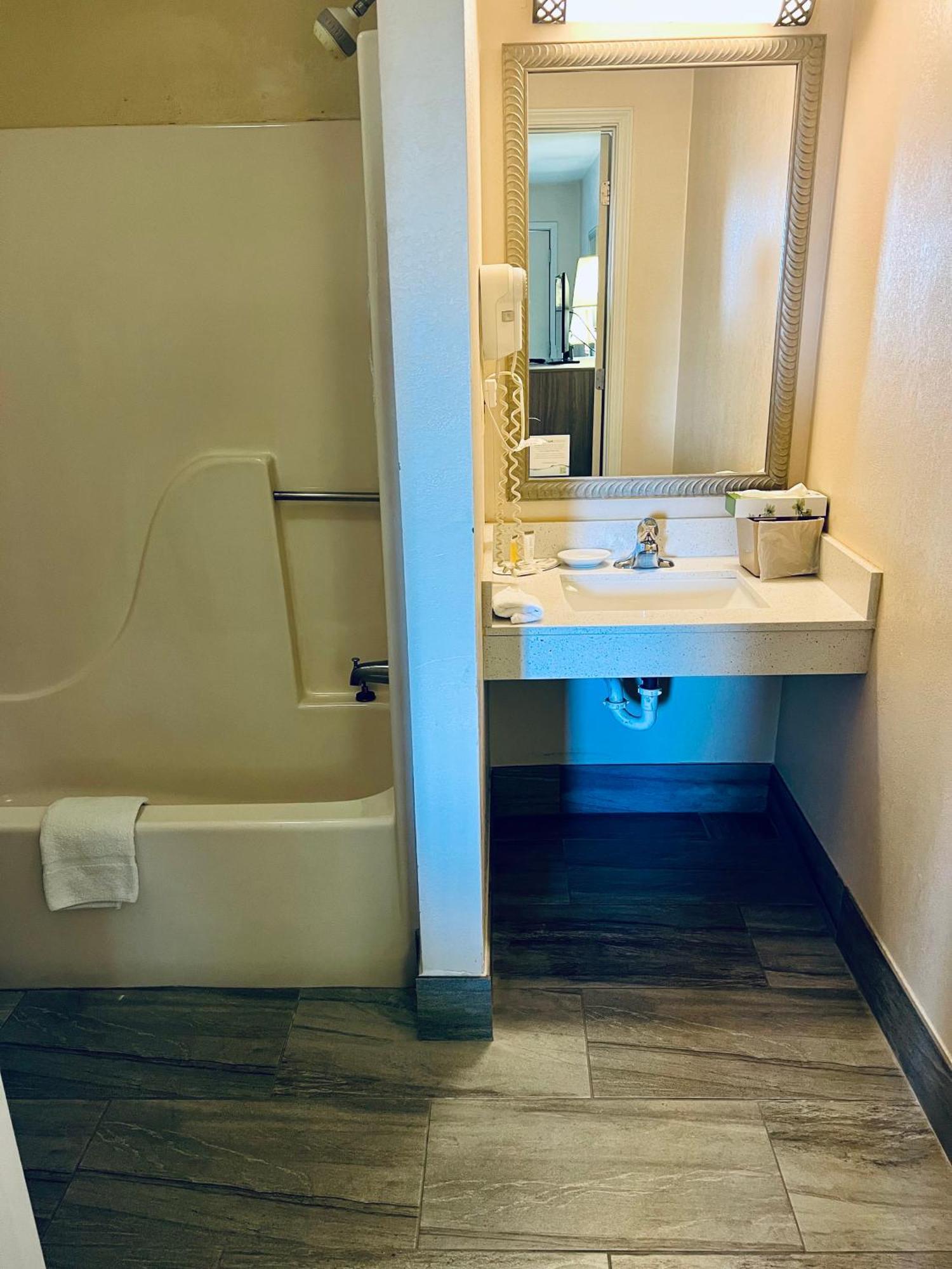 Days Inn By Wyndham Fort Wayne Extérieur photo